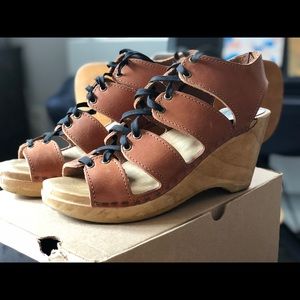 No. 6 Clog Lace-Up Wedge sz 38